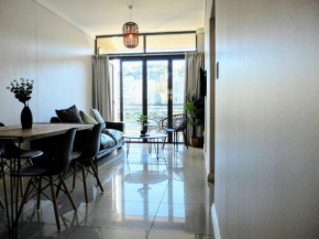 Elgene's Getaway Waterfront Views + Terrace, Cape Town